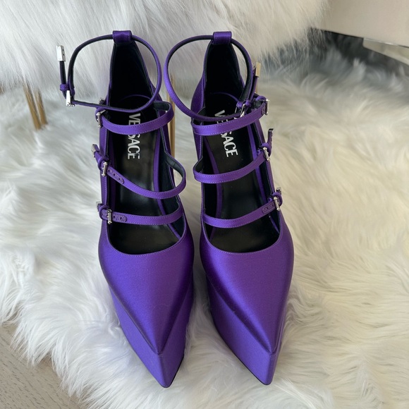 Versace Tempest Pump - Satin Purple - Size 39.5 (fits like a US size 8) - Picture 4 of 17